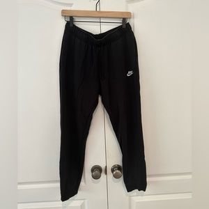 Nike Sportswear Club Fleece Women’s mid rise joggers  Black size Medium